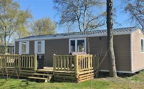 Bj Chalets - De Rug 3 - Vakantiepark Lauwersoog - Luxe Chalet Met Vaatwasser En Inloopkast! Vroege Incheck! Met Airco!