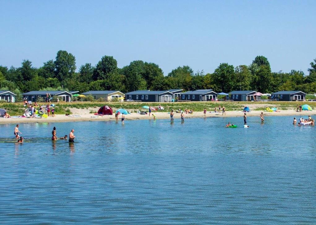 Bj Chalets - De Rug 3 - Vakantiepark Lauwersoog - Luxe Chalet Met Vaatwasser En Inloopkast! Vroege Incheck! Met Airco! Ngoại thất bức ảnh