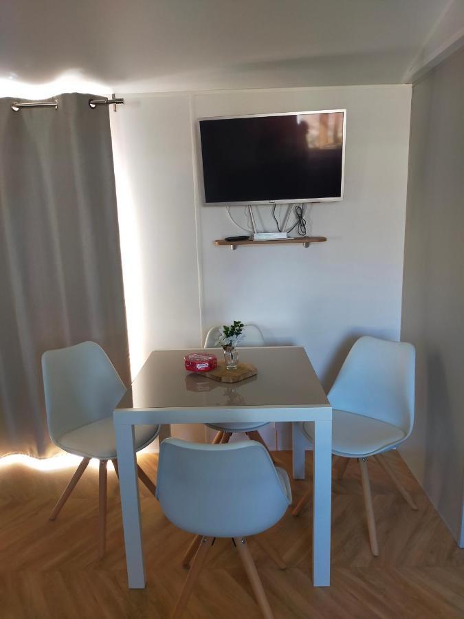 Bj Chalets - De Rug 3 - Vakantiepark Lauwersoog - Luxe Chalet Met Vaatwasser En Inloopkast! Vroege Incheck! Met Airco! Ngoại thất bức ảnh